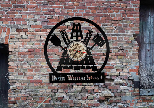 Wanduhr Uhr Holzuhr Uhren Ziffernblatt Clock Brauer Zunftzeichen Wappen Symbol Handwerk Brauerei Bier Bierbrauer Brauset